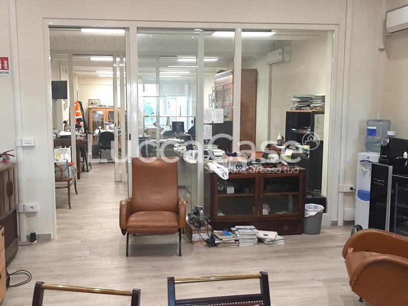 Immobile commerciale in Affitto a Lucca, zona San Concordio Contrada, 10'000€, 1000 m²