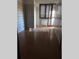Quadrilocale in Affitto a Carrara, zona Marina di Carrara, 900&euro;, 120 m²