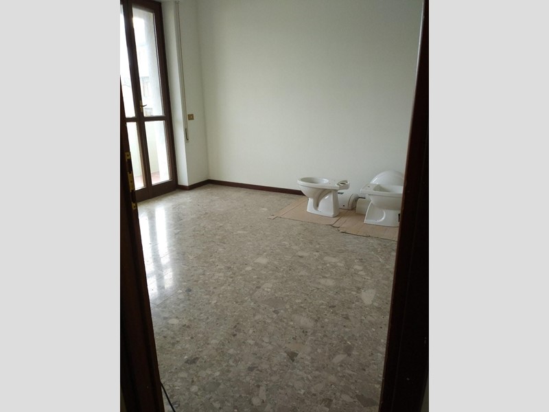 Quadrilocale in Affitto a Carrara, zona Marina di Carrara, 900€, 100 m²