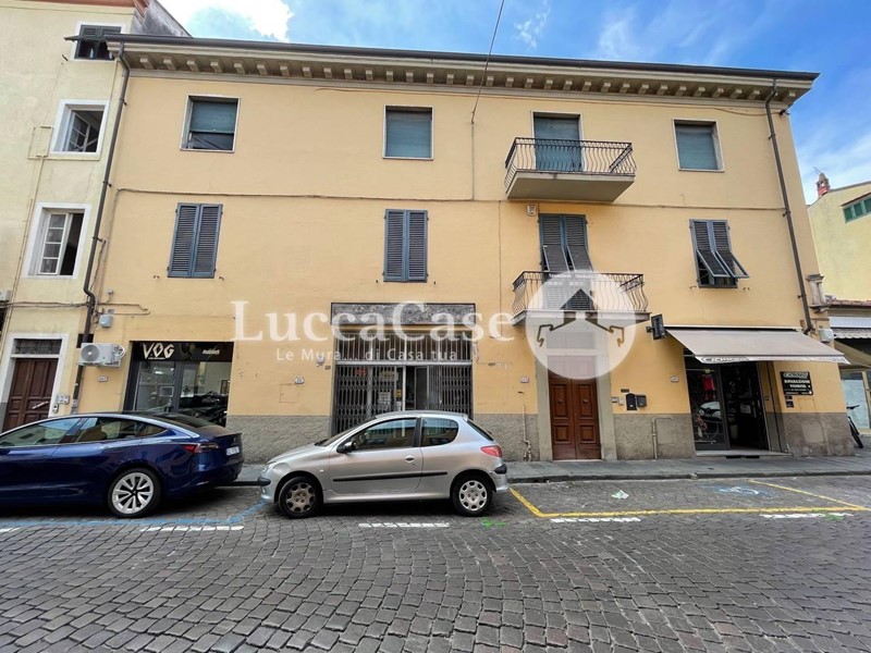 Immobile commerciale in Vendita a Lucca, 290'000€, 600 m²