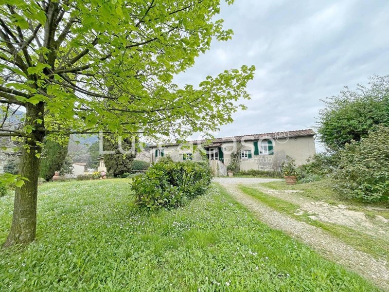 Casale in Vendita a Lucca, zona Vicopelago, 620'000€, 320 m², arredato