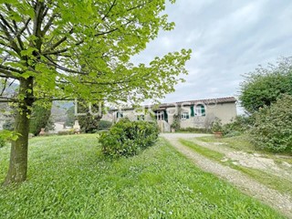 Casale in Vendita a Lucca, zona Vicopelago, 620'000€, 320 m², arredato