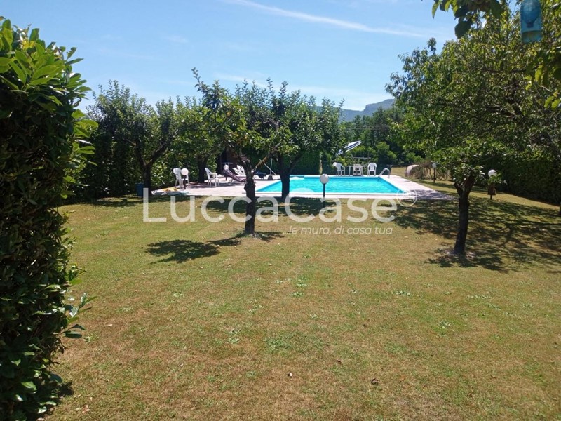 Villa in Vendita a Barga, zona Castelvecchio Pascoli, 630'000&euro;, 420 m², con Box