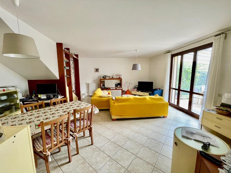 Villetta a schiera in Vendita a Calcinaia, 395'000€, 150 m², con Box