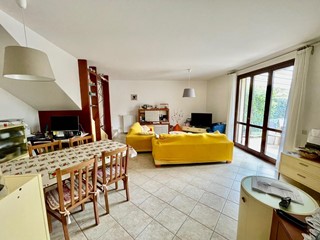 Villetta a schiera in Vendita a Calcinaia, 395'000€, 150 m², con Box