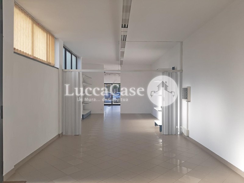 Immobile commerciale in Affitto a Lucca, zona Arancio, 1'550€, 150 m²