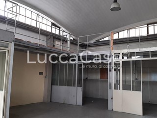 Capannone in Affitto a Lucca, zona San Concordio Contrada, 2'500€, 250 m²