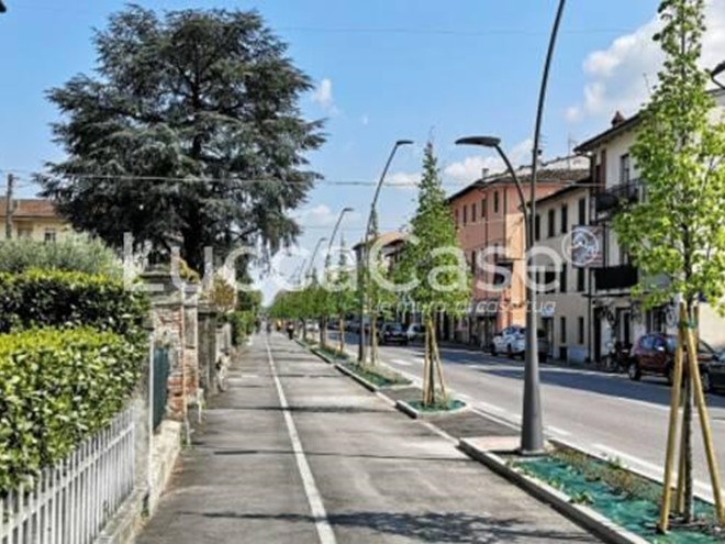 Ufficio in Affitto a Lucca, zona Sant'Anna, 1'500€, 150 m²
