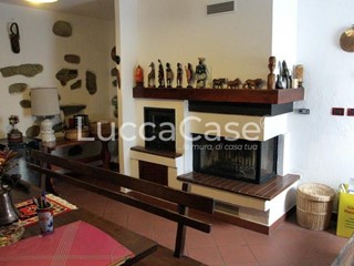 Villa in Vendita a Barga, 800'000&euro;, 400 m²