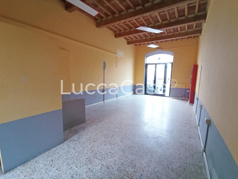 Immobile commerciale in Affitto a Lucca, zona Nave, 500€, 40 m²