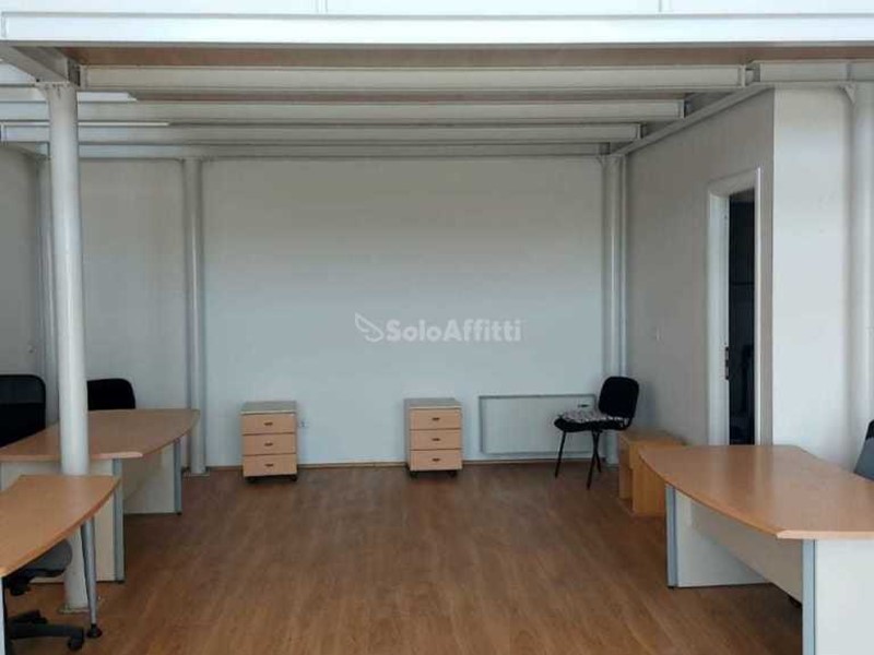Ufficio in Affitto a Siena, zona Renaccio, 700€, 100 m²
