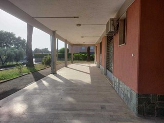 Immobile commerciale in Vendita a Castelnuovo Magra, 180'000€, 240 m²