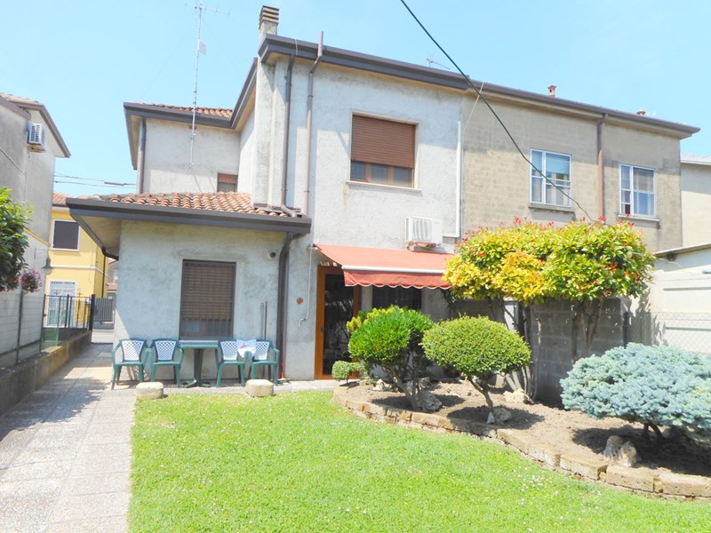 Villetta a schiera in Vendita a Fiscaglia, zona Massa Fiscaglia, 100'000€, 150 m², arredato