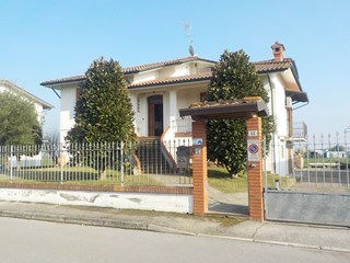 Villa in Vendita a Fiscaglia, zona Migliaro, 250'000€, 300 m², arredato