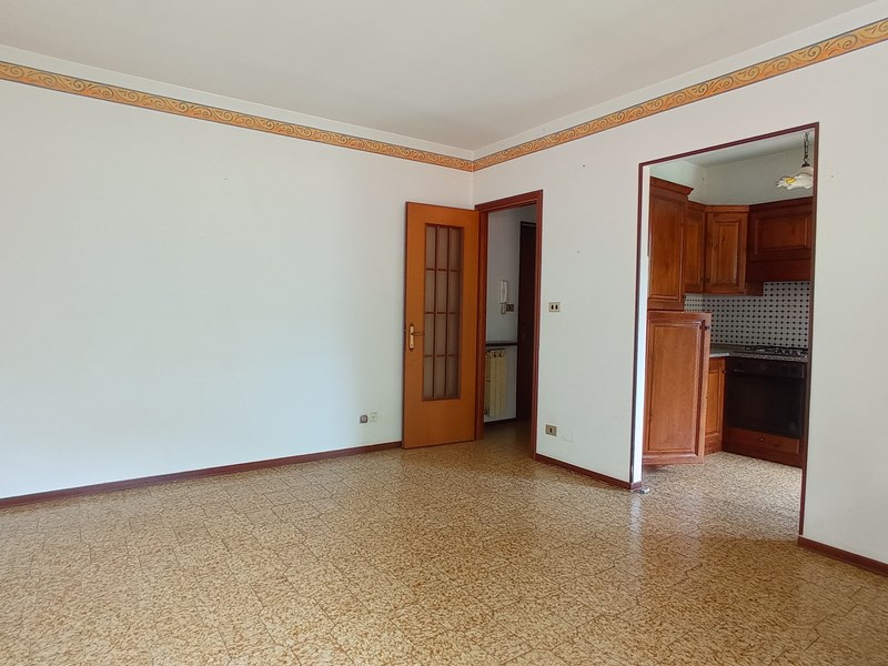 Trilocale in Vendita a Venasca, 60'000€, 73 m², con Box