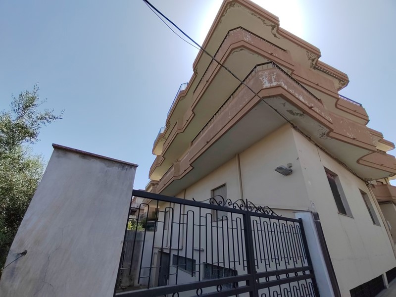 Quadrilocale in Vendita a Barcellona Pozzo di Gotto, 100'000€, 141 m²