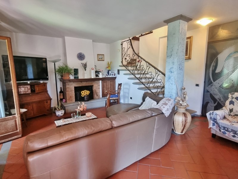 Casa Indipendente in Vendita a Vicchio, 590'000€, 250 m², con Box