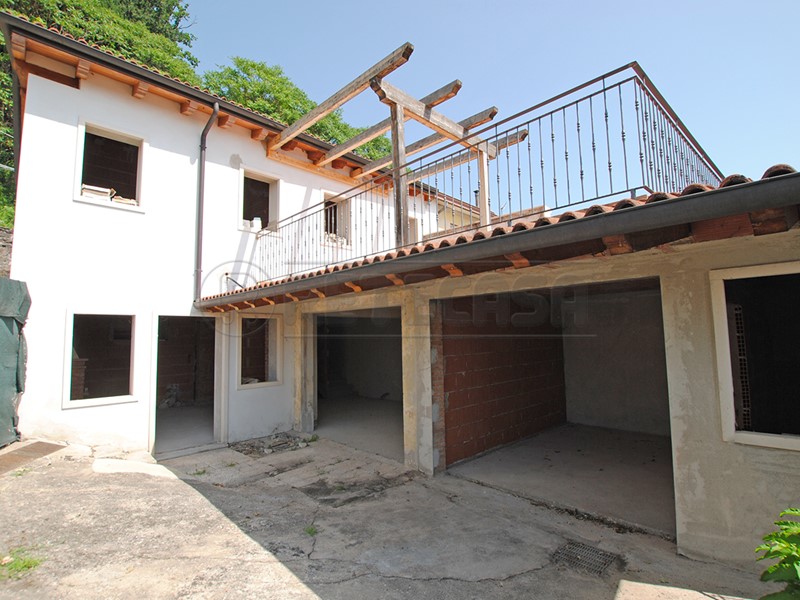 Casa Indipendente in Vendita a Trissino, 120'000&euro;, 131 m², con Box