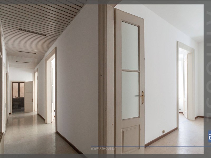 Ufficio in Affitto a Trieste, zona Centro, 2'000€, 213 m²