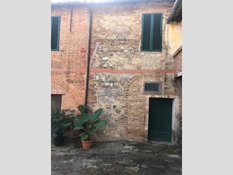 Casa Semi Indipendente in Vendita a Siena, 450'000€, 250 m²