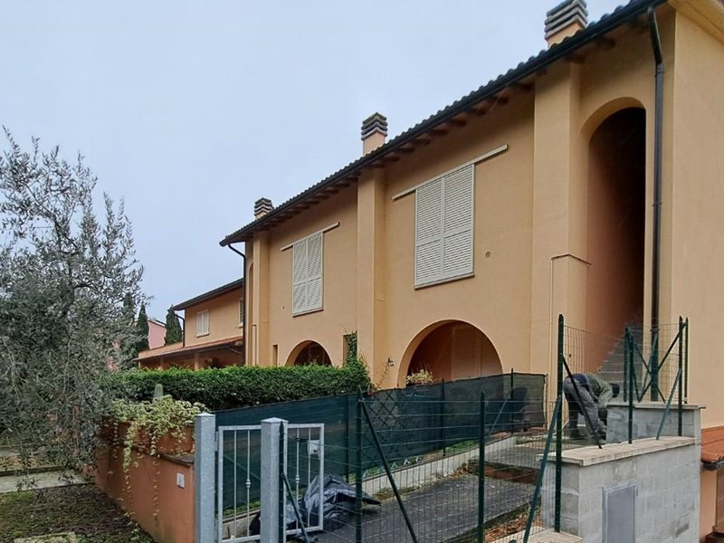 Quadrilocale in Vendita a Peccioli, zona Montelopio, 153'000€, 85 m²