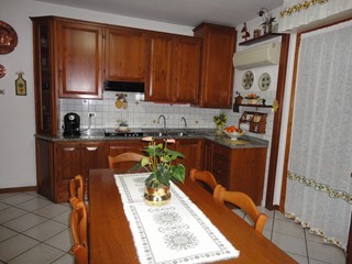 Casa Indipendente in Vendita a Siena, zona Taverne D'arbia, 255'000€, 100 m², con Box