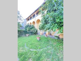 Casa Semi Indipendente in Vendita a Villa Basilica, 250'000€, 300 m²