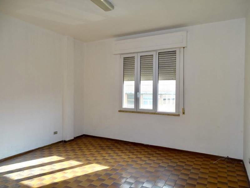Ufficio in Affitto a Santa Croce sull'Arno, 600€, 120 m²