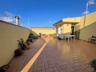 Villa in Vendita a Messina, 330'000€, 240 m²
