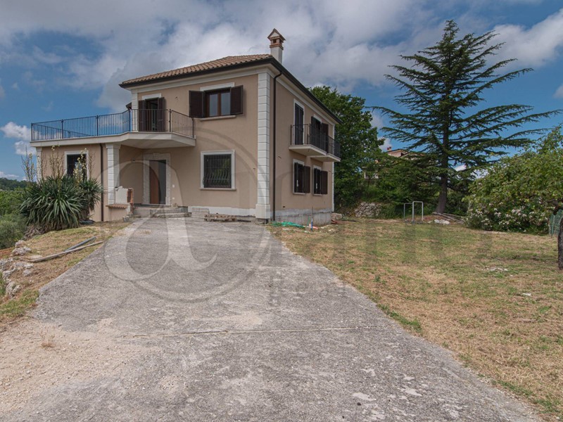 Villa in Vendita a Arpino, zona Civitavecchia, 520 m²