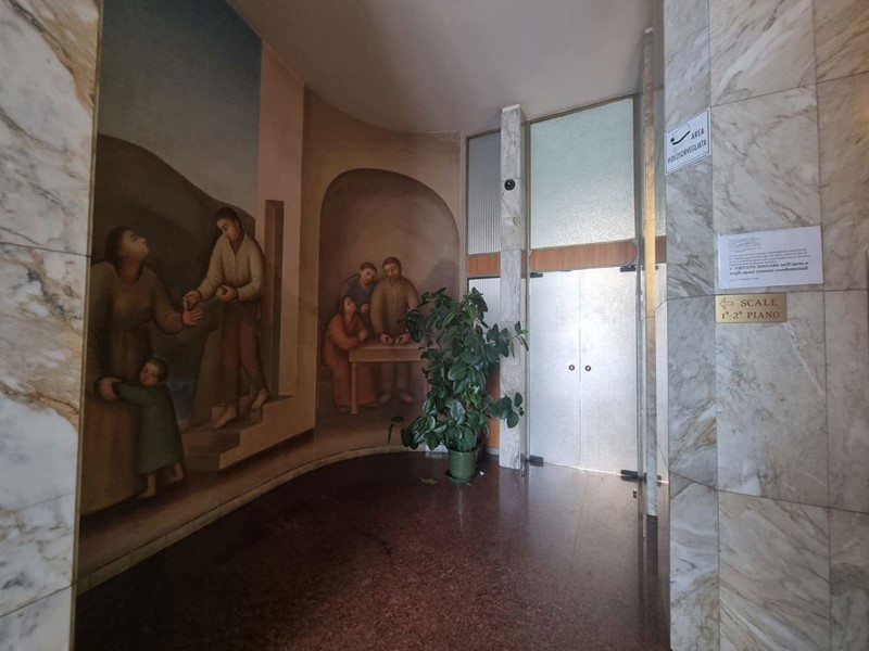 Ufficio in Affitto a Lecco, 2'400€, 290 m²