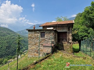 Casale in Vendita a Cedegolo, 35'000€, 65 m²