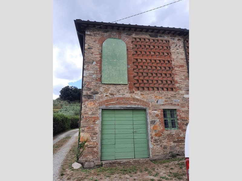 Casale in Vendita a Capannori, zona Colognora di Compito, 80'000€, 82 m²