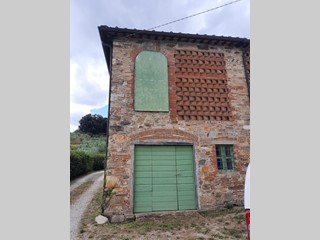 Casale in Vendita a Capannori, zona Colognora di Compito, 80'000€, 82 m²