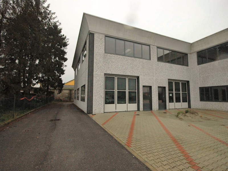 Capannone in Vendita a Lucca, zona San Marco, 270'000€, 300 m²