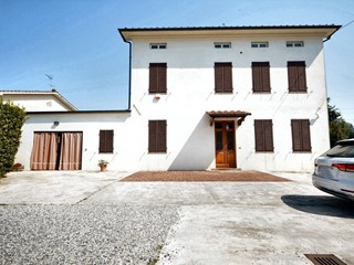 Villa in Vendita a Capannori, zona Lammari, 499'000€, 365 m², con Box
