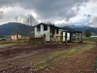 Capannone in Affitto a Lucca, 5'000€, 400 m²