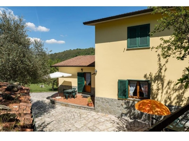 Casa Semi Indipendente in Vendita a Castelnuovo di Garfagnana, 260'000&euro;, 225 m², con Box
