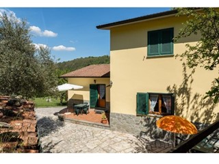 Casa Semi Indipendente in Vendita a Castelnuovo di Garfagnana, 260'000&euro;, 225 m², con Box