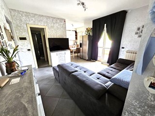 Trilocale in Vendita a Carrara, 240'000€, 85 m², arredato