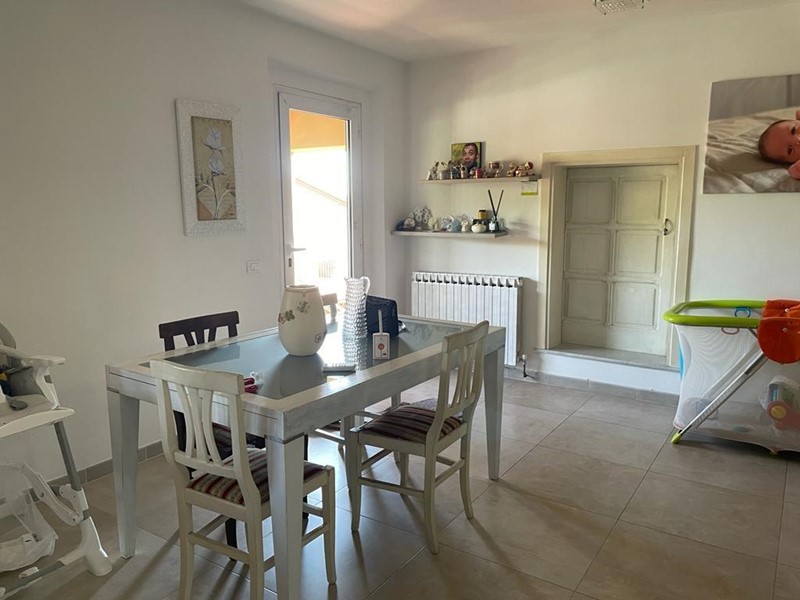 Trilocale in Vendita a Massa, zona Marina di Massa, 200'000€, 105 m², arredato