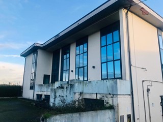 Ufficio in Affitto a Capannori, zona Zone, 1'100€, 150 m²