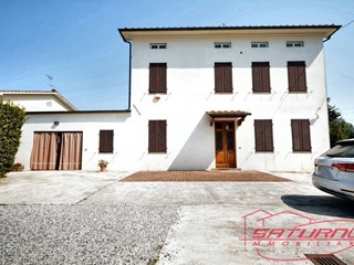 Villa in Vendita a Capannori, zona Lammari, 499'000€, 365 m², con Box