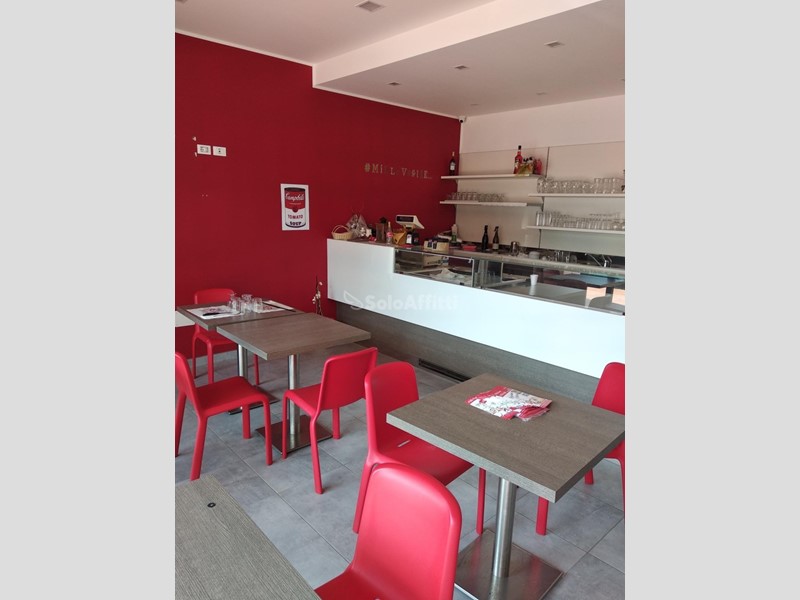 Capannone in Affitto a Ancona, 600€, 65 m²