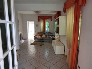 Casa Indipendente in Vendita a Carrara, 430'000€, 120 m²
