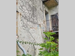 Casa Semi Indipendente in Vendita a Massa, 180'000€, 220 m²