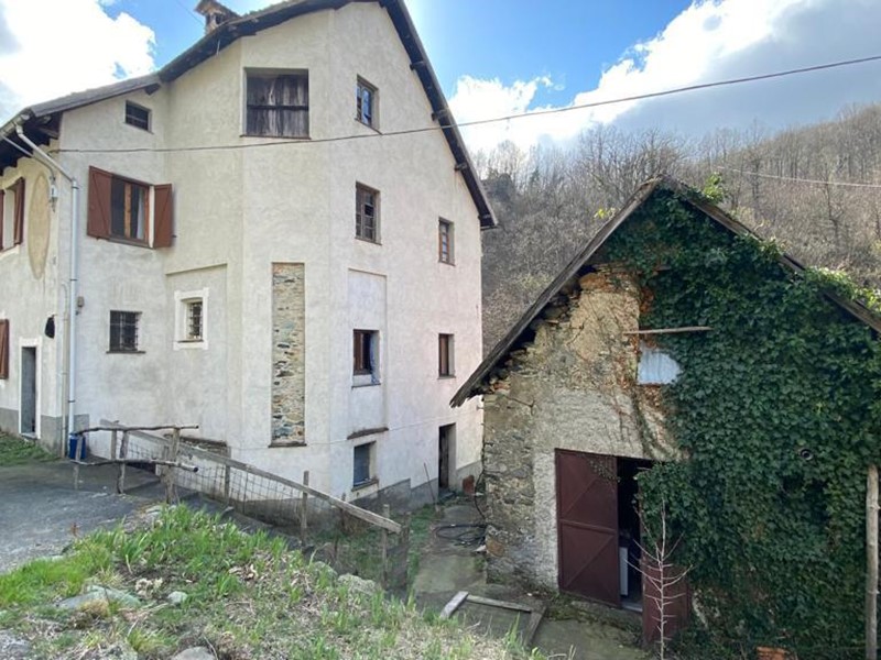 Casa Semi Indipendente in Vendita a Tiglieto, 65'000€, 179 m²