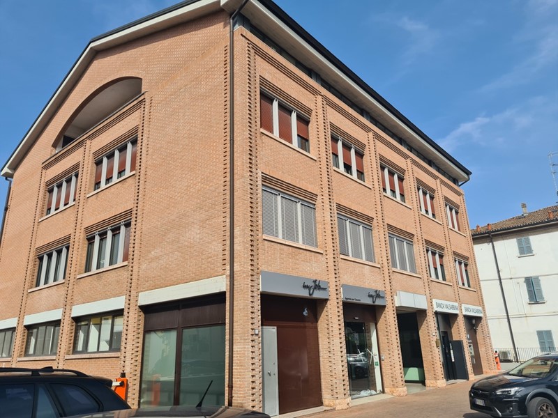 Immobile commerciale in Affitto a Reggio Emilia, zona Ospizio, 850€, 80 m²