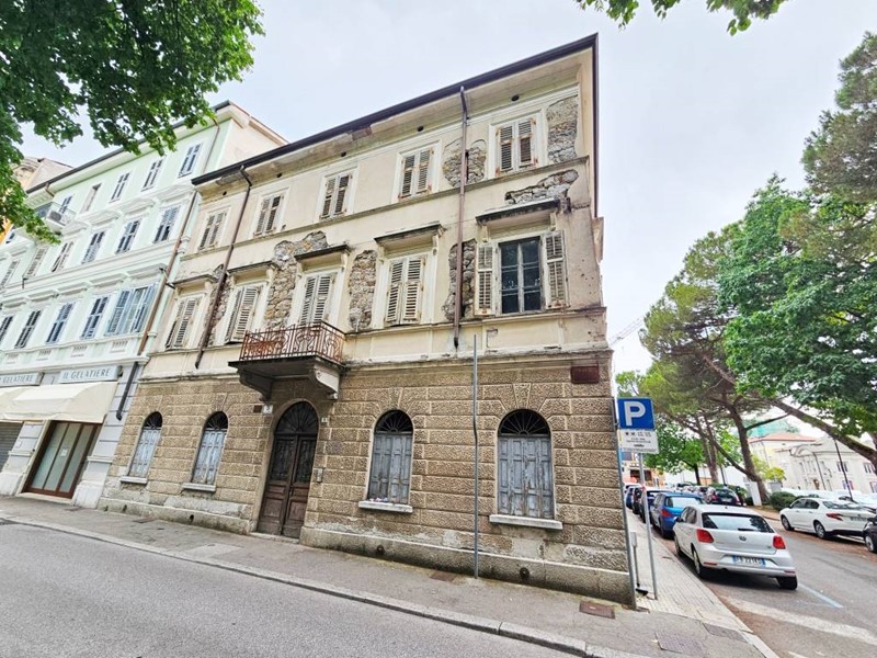 Appartamento in Vendita a Gorizia, zona Centro storico, 362'700€, 700 m²