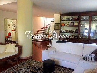 Casa Semi Indipendente in Vendita a Siena, zona Sant'Andrea a Montecchio, 685'000€, 200 m², con Box